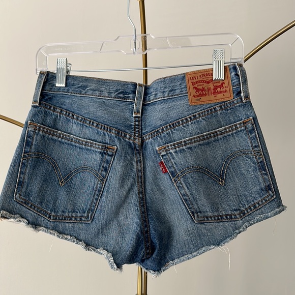 Levi’s shorts - Picture 2 of 4
